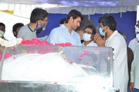 Mahesh Babu Pays Last Respcets to Sirivennela Sitaramasastri